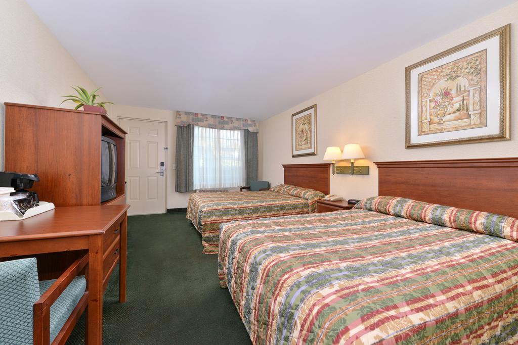 Tower Inn And Suites Of Guilford / Madison Quarto foto