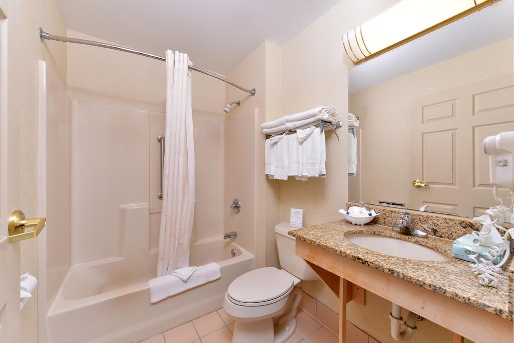 Tower Inn And Suites Of Guilford / Madison Quarto foto